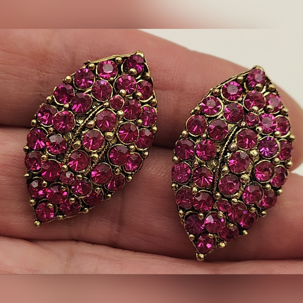 Radiant Fuchsia Crystal Leaf Pierced Earrings - Picture 15 of 15